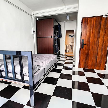 Noir Cafe And Hostel Chinatown Μπανγκόκ Εξωτερικό φωτογραφία