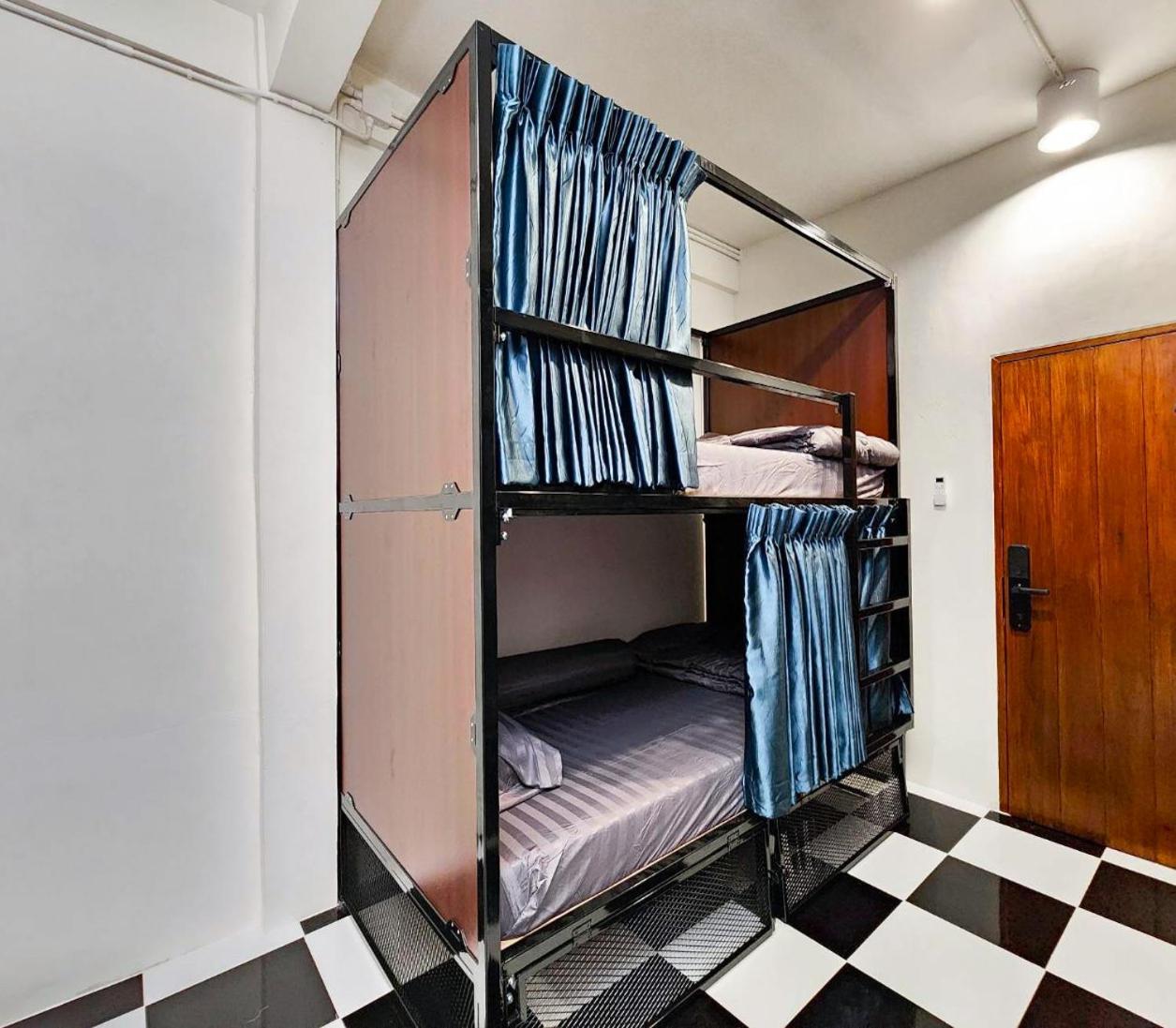 Noir Cafe And Hostel Chinatown Μπανγκόκ Δωμάτιο φωτογραφία